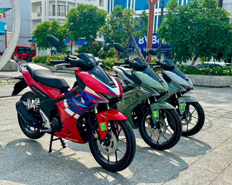 Tin xe trưa 12/12: Honda Winner R mạnh tay giảm giá xuống mức cực rẻ, quyết đánh bại Yamaha Exciter