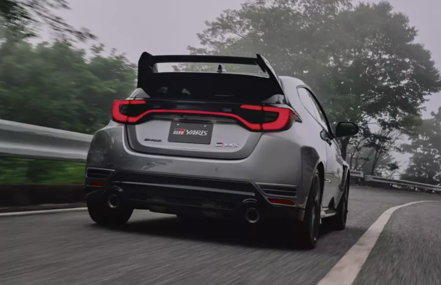 2hatchback-hieu-suat-cao-toyota-gr-yaris-tung-ban-gts-aero-ngoai-hinh-ham-ho-hon-gia-tu-113-ty-dong-1765676299.png