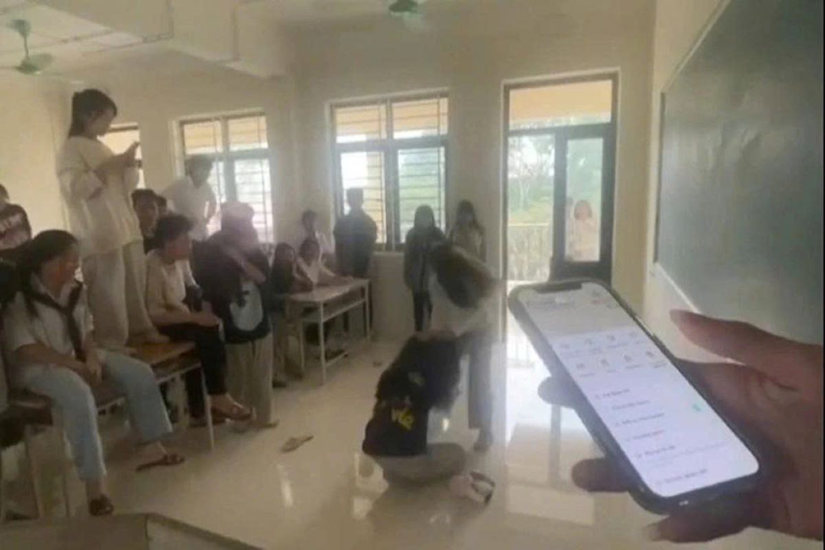 Vì mâu thuẫn cá nhân, nhóm nữ sinh đánh hội đồng khiến bạn nhập viện, nhà trường ra quyết định nóng