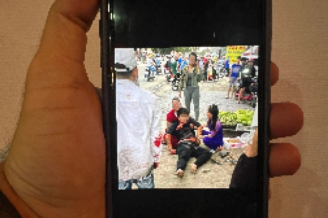 Hiện trường thanh ni&ecirc;n bị đ&acirc;m gục tại chỗ tử vong trong vụ hỗn chiến ở TP.HCM, h&eacute; lộ nguồn cơn vụ việc