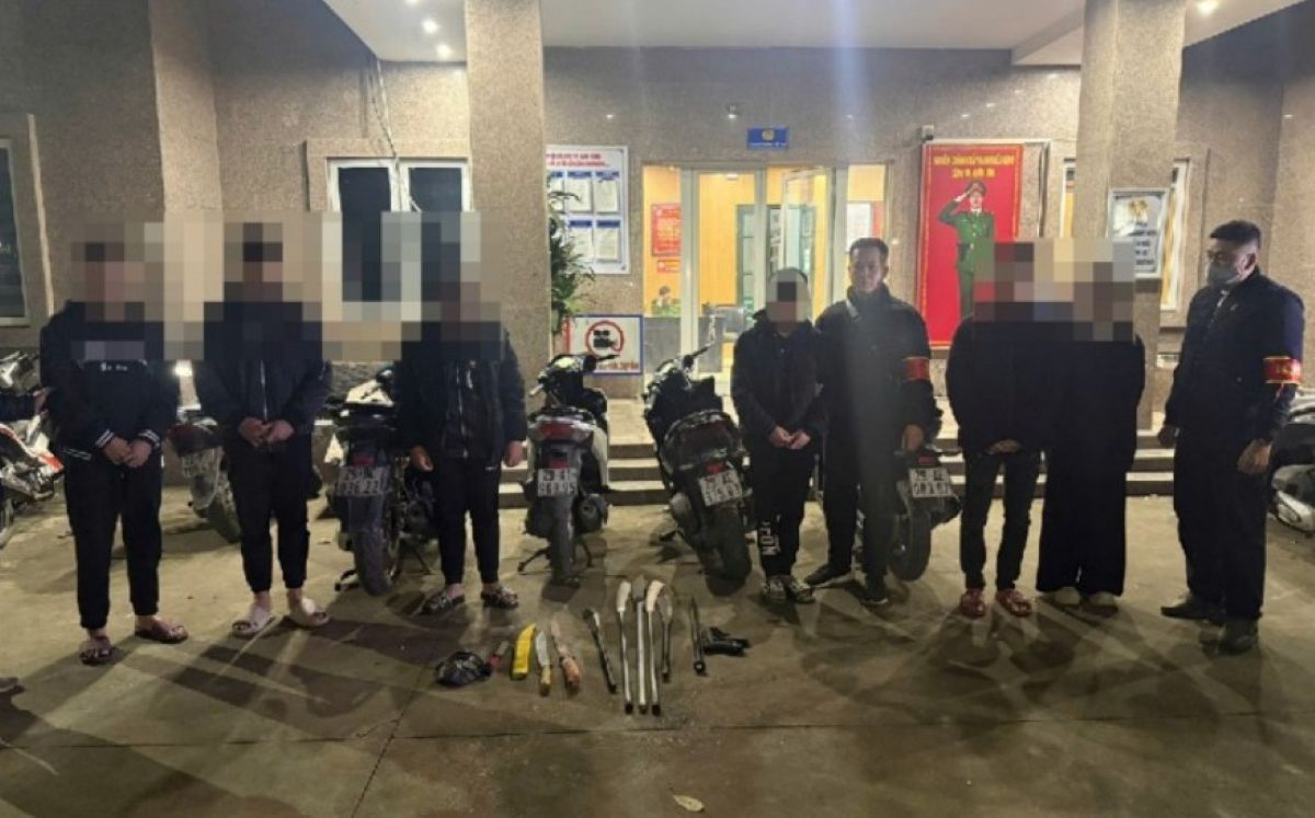 Hà Nội: Truy xét xuyên đêm, phát hiện kho vũ khí nguy hiểm trong nhà gã trai 19 tuổi