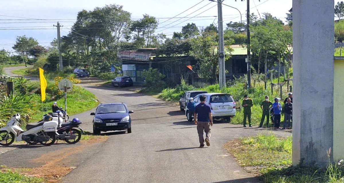 Danh t&iacute;nh thanh ni&ecirc;n tử vong b&ecirc;n đường ở L&acirc;m Đồng: C&ocirc;ng an v&agrave;o cuộc điều tra bất thường