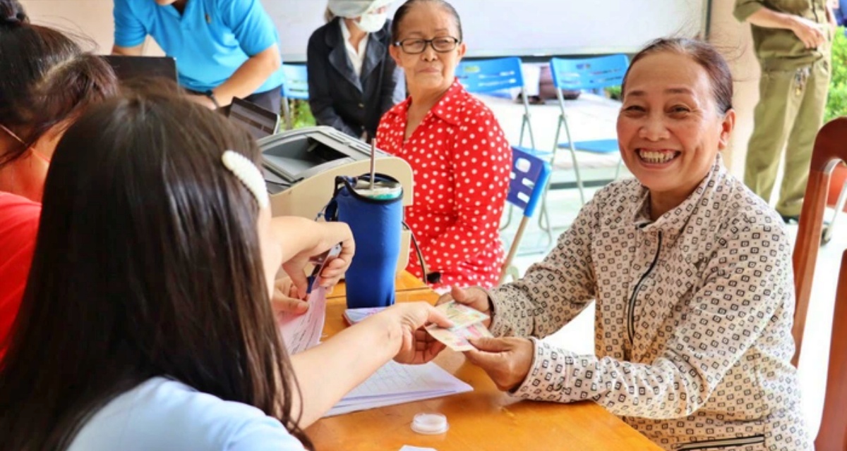 Tết B&iacute;nh Ngọ 2026: Ai sẽ nhận qu&agrave; 1-2 triệu đồng, ch&iacute;nh s&aacute;ch hỗ trợ người lao động tại TP.HCM v&agrave; H&agrave; Nội