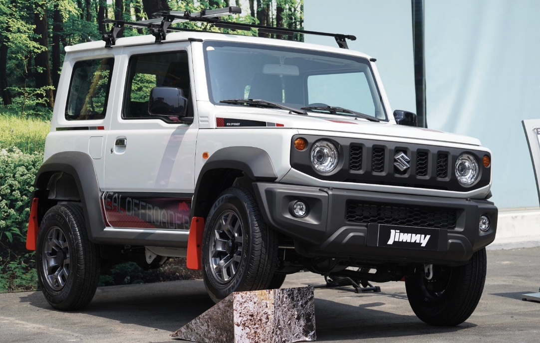 1gia-o-to-suzuki-thang-122025-jimny-tu-789-trieu-fronx-cao-nhat-649-trieu-dong-1765856277.png