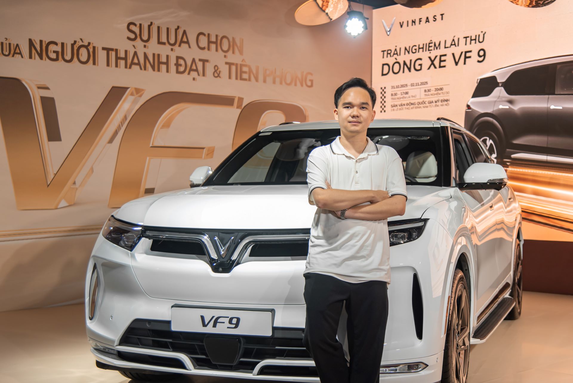 Người d&ugrave;ng H&agrave; Nội &lsquo;cho&aacute;ng&rsquo; với khả năng vận h&agrave;nh v&agrave; tiện nghi của VinFast VF 9