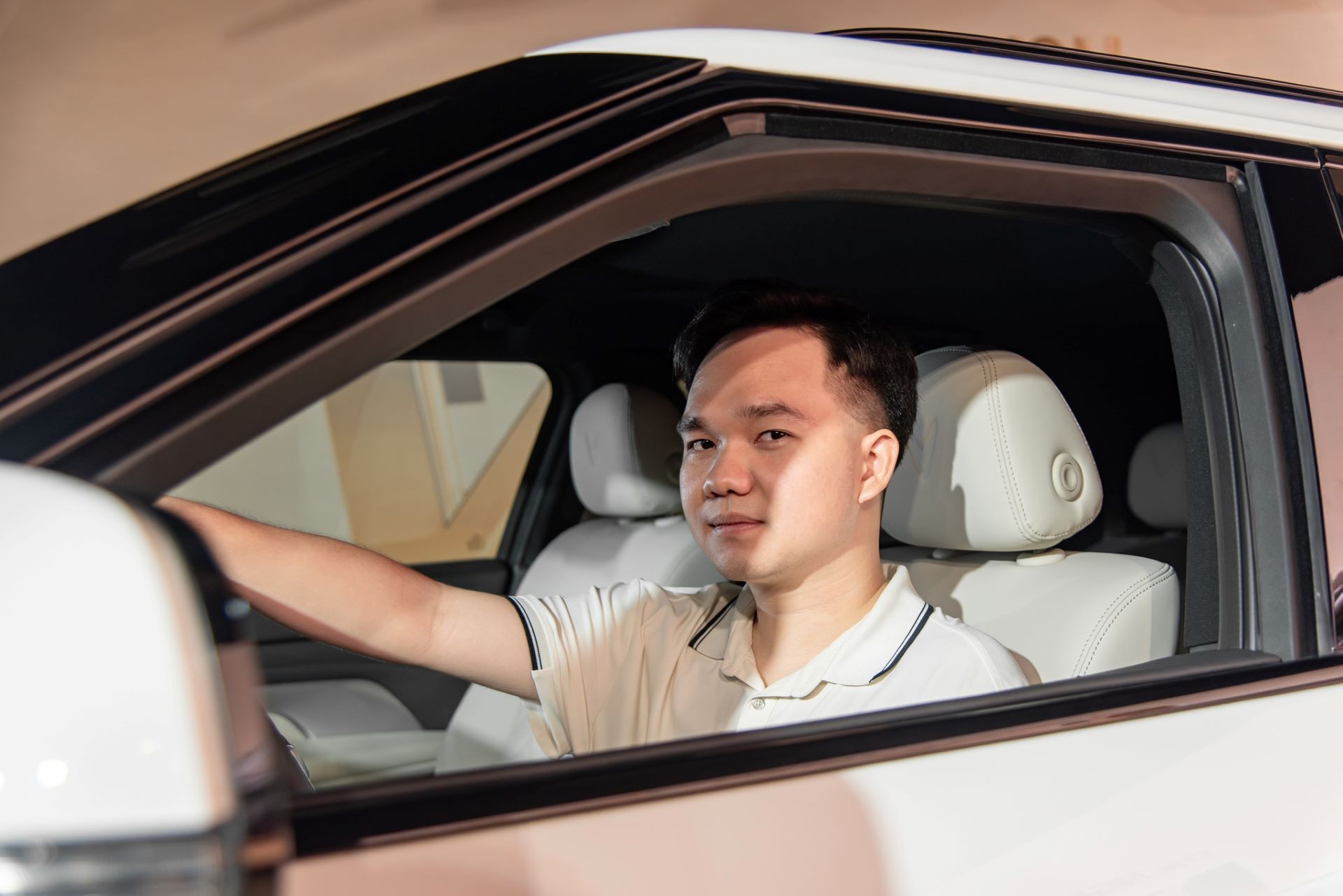 Người d&ugrave;ng H&agrave; Nội &lsquo;cho&aacute;ng&rsquo; với khả năng vận h&agrave;nh v&agrave; tiện nghi của VinFast VF 9 ảnh 3