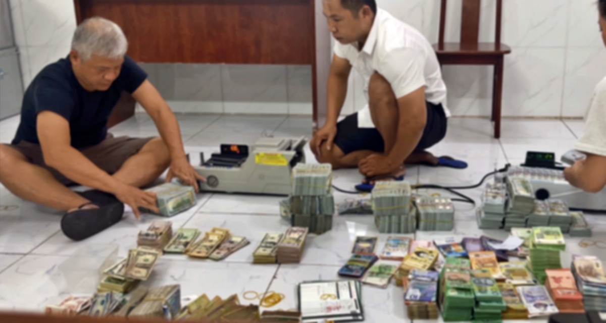 TPHCM: Vợ chồng chủ tiệm v&agrave;ng lập đường d&acirc;y rửa tiền, vận chuyển tiền xuy&ecirc;n bi&ecirc;n giới, h&eacute; lộ thủ đoạn tinh vi