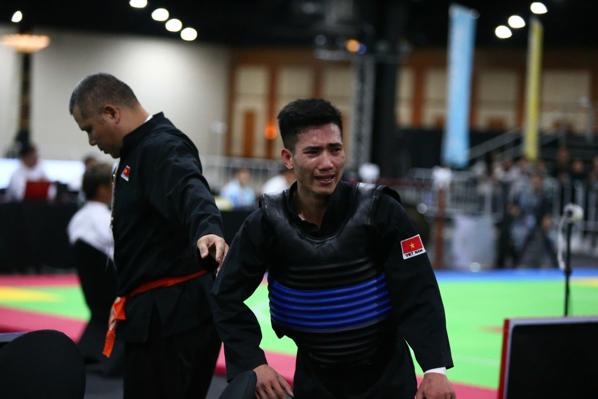Đ&aacute;nh đối thủ Th&aacute;i Lan bất động, VĐV Việt Nam bị trọng t&agrave;i xử thua đầy oan ức ở SEA Games 33