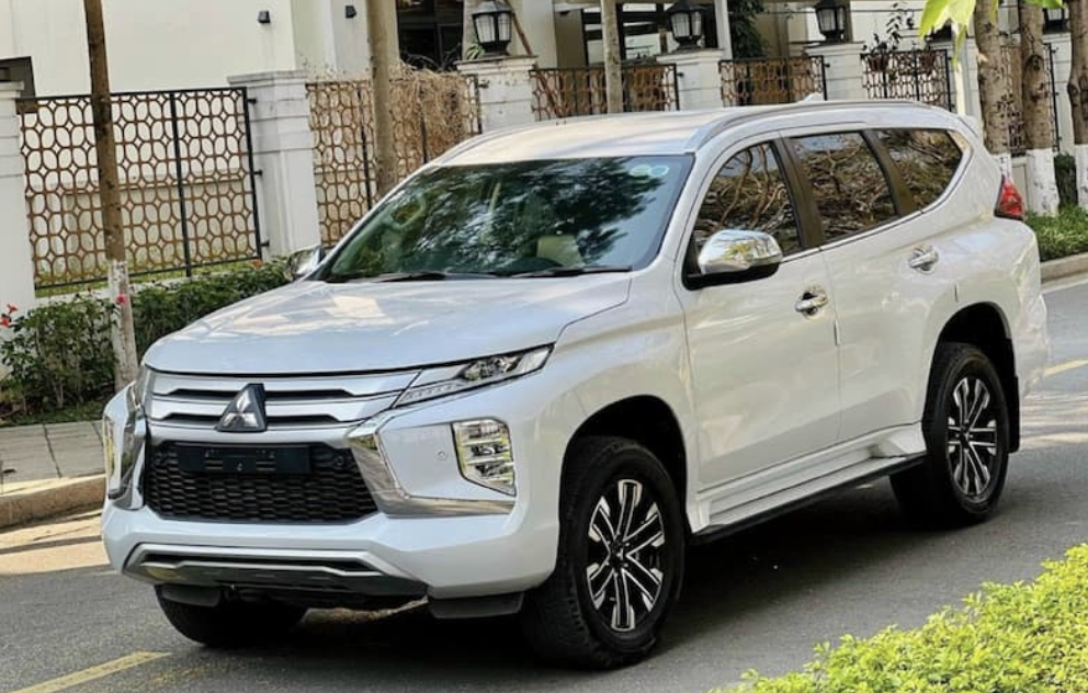 4doanh-so-suv-hang-d-thang-112025-pajero-sport-tro-lai-nhung-van-doi-so-everest-tiep-tuc-dan-dau-1765959001.png