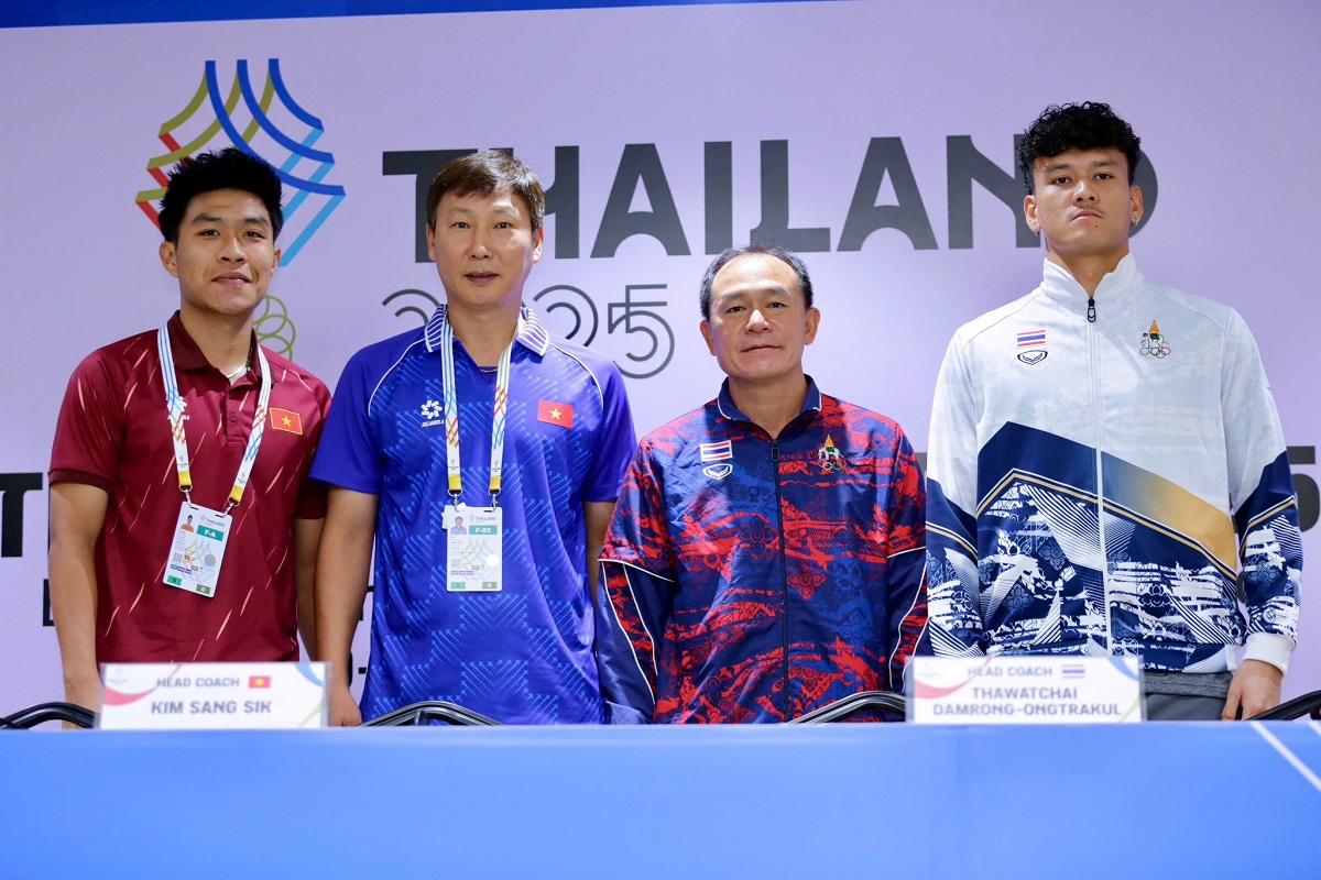 HLV Kim Sang-sik nhắc kh&eacute;o trọng t&agrave;i, U22 Việt Nam cảnh b&aacute;o Th&aacute;i Lan trước Chung kết SEA Games 33