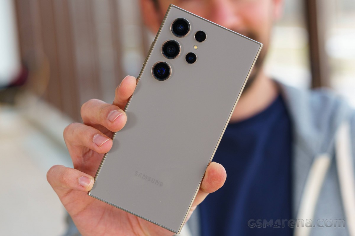 Đ&acirc;y l&agrave; m&atilde;nh hổ Android của Samsung, ăn đứt iPhone 17 Pro Max về AI, camera d&ugrave; rẻ hơn gần nửa