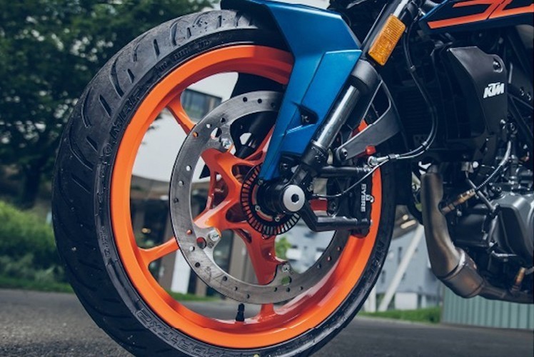 Tin xe 19/12: &lsquo;Kẻ hủy diệt Yamaha Exciter' ra mắt gi&aacute; 45 triệu đồng, trang bị &aacute;p đảo Honda Winner R ảnh 1