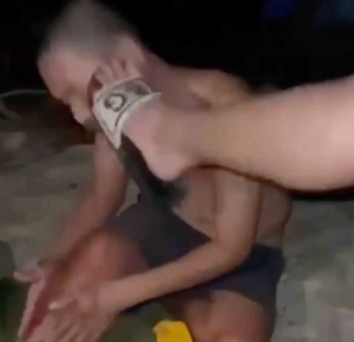 L&agrave;m r&otilde; vụ nh&oacute;m học sinh lớp 9 ở Huế đ&aacute;nh chửi, lột quần &aacute;o, nhổ nước bọt v&agrave;o một người đ&agrave;n &ocirc;ng