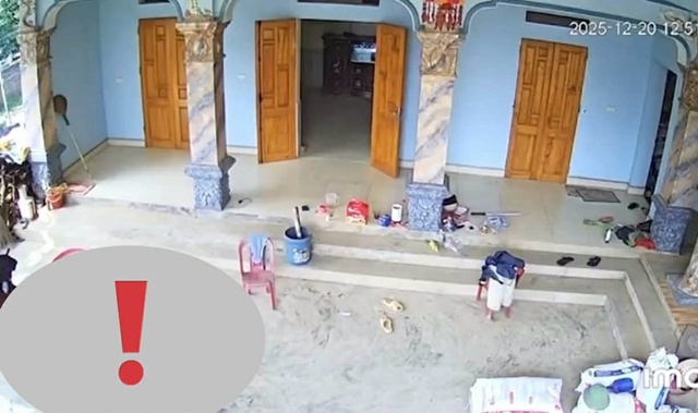 Lan truyền đoạn clip nghi vấn cụ &ocirc;ng d&ugrave;ng dao xuống tay d&atilde; man với người đ&agrave;n &ocirc;ng nằm bất động tr&ecirc;n nền nh&agrave;