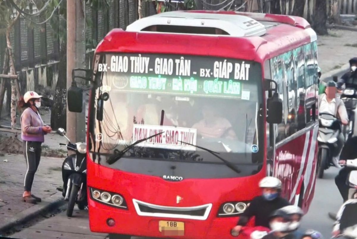 Vượt đ&egrave;n đỏ, kh&ocirc;ng đội mũ bảo hiểm: Hơn 1.000 trường hợp bị camera AI ph&aacute;t hiện tại H&agrave; Nội