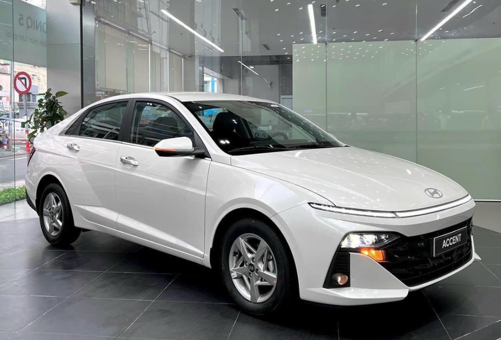 Bảng gi&aacute; lăn b&aacute;nh Hyundai Accent cuối th&aacute;ng 12/2025: Đủ hấp dẫn để hạ gục Honda City v&agrave; Toyota Vios