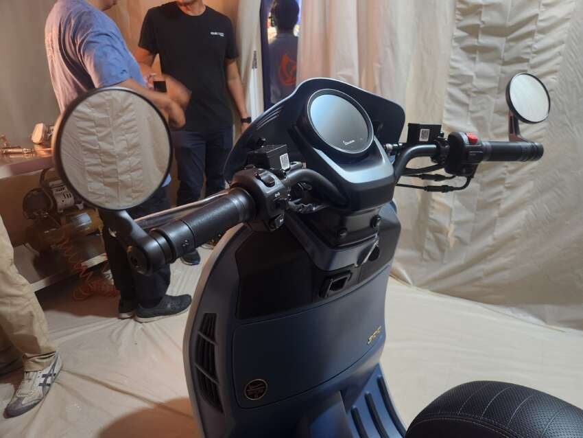 Tin xe hot 22/12: &lsquo;Kẻ th&aacute;ch thức Honda SH&rsquo; ra mắt với gi&aacute; hấp dẫn, g&acirc;y ch&uacute; &yacute; với thiết kế c&aacute; t&iacute;nh