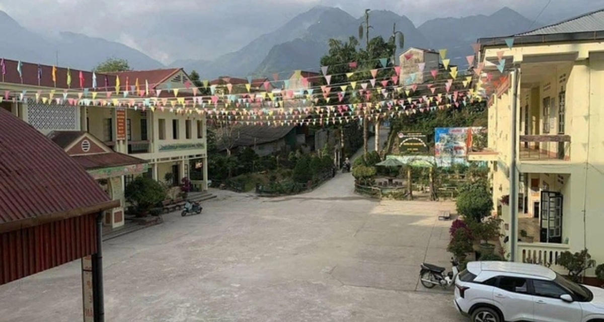 L&agrave;o Cai: H&agrave;ng trăm phụ huynh phản đối, giữ con ở nh&agrave; v&igrave; sắp xếp trường học mới xa 8 km, đại diện l&atilde;nh đạo l&ecirc;n tiếng