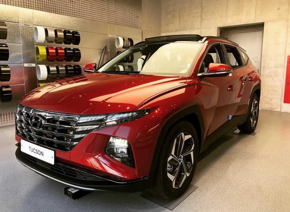 Cập nhật gi&aacute; lăn b&aacute;nh Hyundai Tucson cuối th&aacute;ng 12/2025: Ưu đ&atilde;i lớn, đả bại Honda CR-V v&agrave; Mazda CX-5