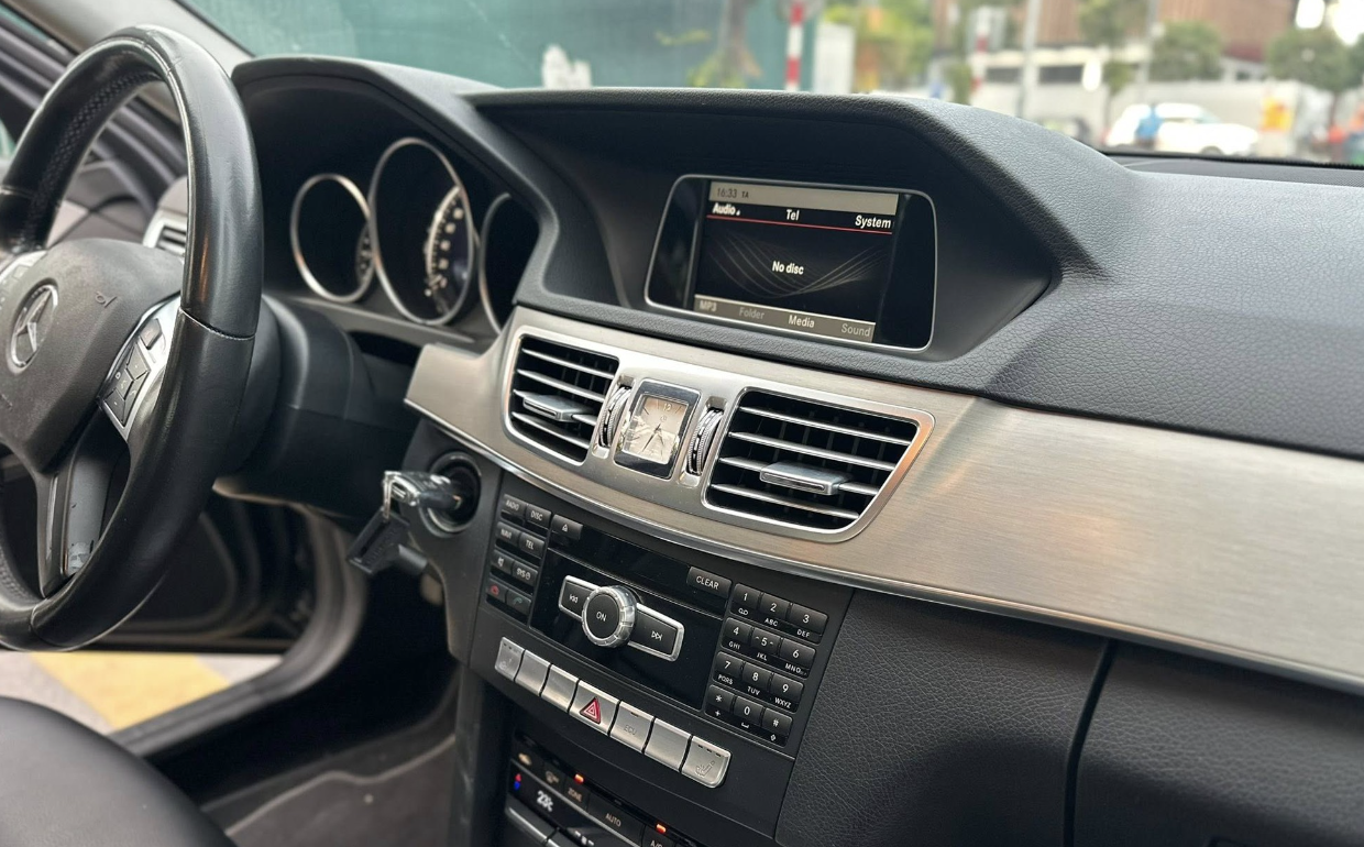 4mercedes-benz-e-200-doc-ban-so-san-rao-ban-565-trieu-dong-hang-hiem-tai-viet-nam-ken-nguoi-choi-1766561586.png