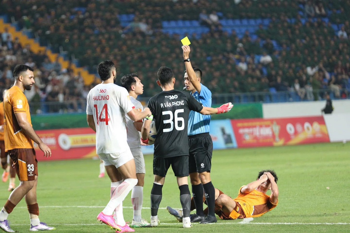 Cựu sao ĐT Việt Nam c&oacute; h&agrave;nh động g&acirc;y phẫn nộ, HAGL duy tr&igrave; th&agrave;nh t&iacute;ch bất bại ở giải Tứ h&ugrave;ng