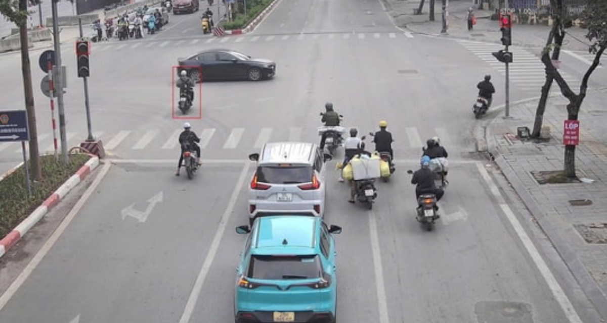 Camera AI giao th&ocirc;ng &lsquo;soi&rsquo; h&agrave;ng trăm xe vượt đ&egrave;n đỏ, danh s&aacute;ch phạt nguội theo Nghị định 168 khiến nhiều người giật m&igrave;nh