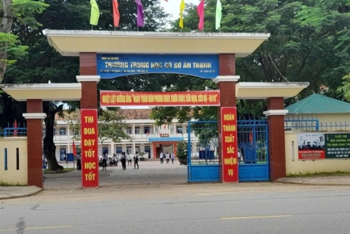 Kỷ luật ph&oacute; hiệu trưởng trường cấp 2 \'tự nhi&ecirc;n\' bắt học sinh dọn r&aacute;c dưới trời nắng ở Gia Lai