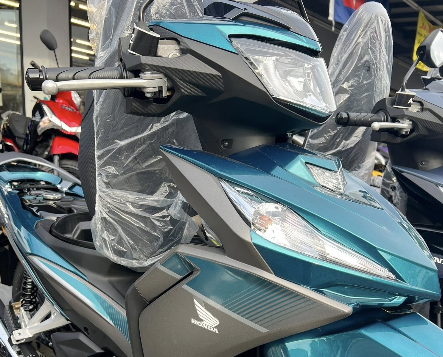 Tin xe m&aacute;y 27/12: Honda mở b&aacute;n &lsquo;vua xe số&rsquo; 125cc mới đẹp hơn Wave Alpha v&agrave; Future, gi&aacute; 35 triệu đồng