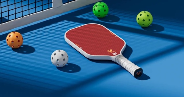 Chồng sững sờ ph&aacute;t hiện vợ ngoại t&igrave;nh nhờ 1 dấu hiệu lạ tr&ecirc;n chiếc vợt Pickleball