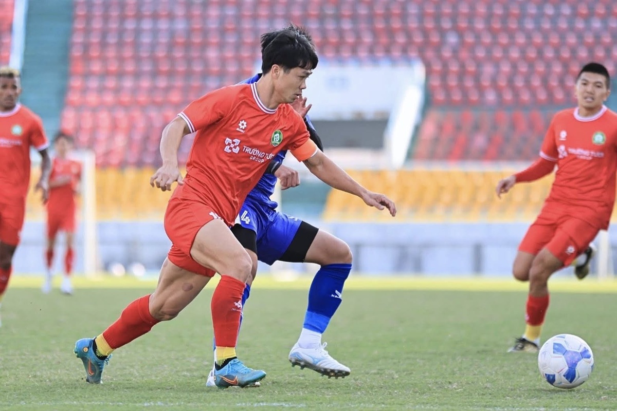 C&ocirc;ng Phượng b&aacute;o tin vui cho HLV Kim Sang-sik, ĐT Việt Nam c&oacute; biến lớn trước ng&agrave;y t&aacute;i đấu Malaysia