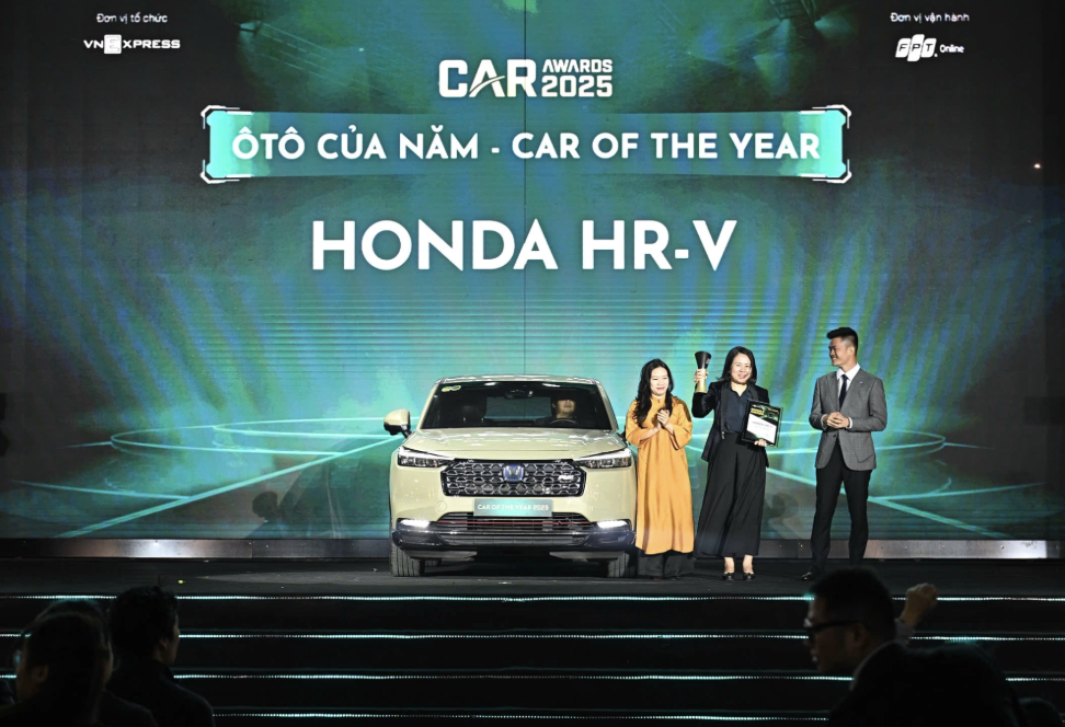 honda-hr-v-duoc-vinh-danh-o-to-cua-nam-2025-tai-viet-nam-lap-cu-dup-giai-thuong-day-an-tuong-1766885970.png