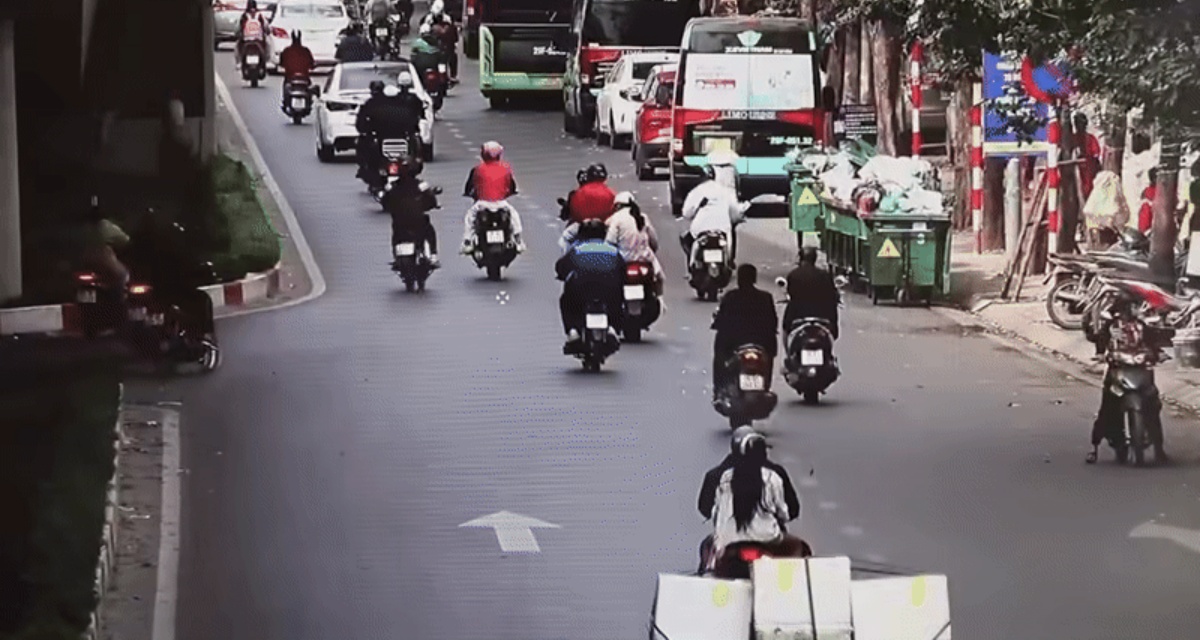 H&agrave; Nội c&ocirc;ng bố danh s&aacute;ch phạt nguội qua camera AI: Chủ xe vi phạm vượt đ&egrave;n đỏ, kh&ocirc;ng đội mũ bị xử l&yacute; nghi&ecirc;m