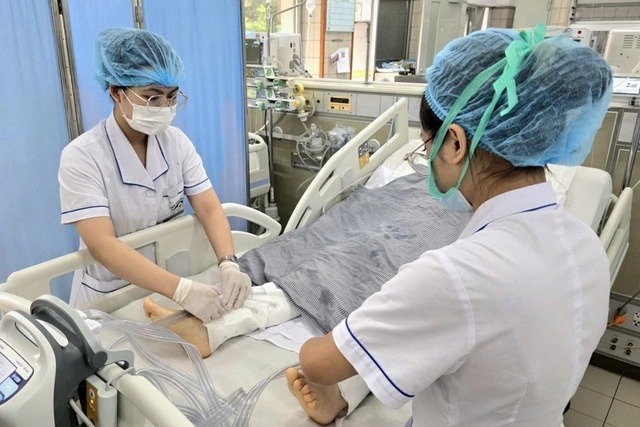 T&iacute;n hiệu t&iacute;ch cực với 2 nạn nh&acirc;n trong vụ lật xe kh&aacute;ch chở đo&agrave;n thiện nguyện ở L&agrave;o Cai