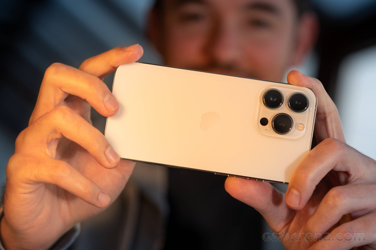 Nếu đang t&igrave;m kiếm điều n&agrave;y, bạn l&agrave; người n&ecirc;n mua iPhone 13 Pro - iPhone m&agrave;n 120Hz rẻ nhất Việt Nam