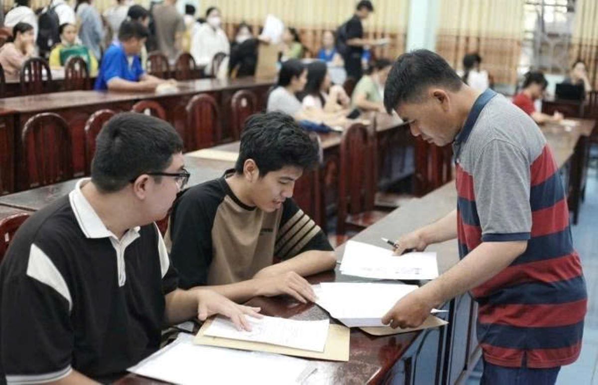 D&ugrave; đ&atilde; ra trường, sinh vi&ecirc;n sư phạm vẫn chưa nhận tiền hỗ trợ sinh hoạt, nh&agrave; trường n&oacute;i g&igrave;?