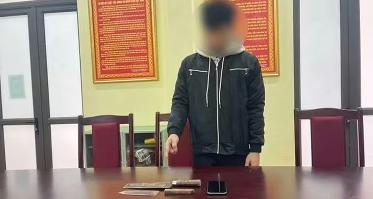 L&agrave;o Cai: Nam sinh lớp 12 d&ugrave;ng dao đe dọa cướp điện thoại của bạn, lời khai g&acirc;y phẫn nộ