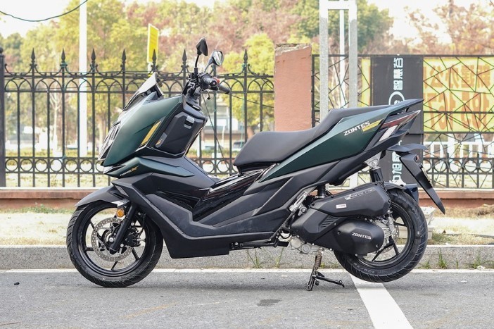 Tin xe trưa 30/12: &lsquo;Vua xe ga&rsquo; 150cc mới gi&aacute; 44 triệu đồng, rẻ hơn Honda Air Blade, trang bị như SH ảnh 1