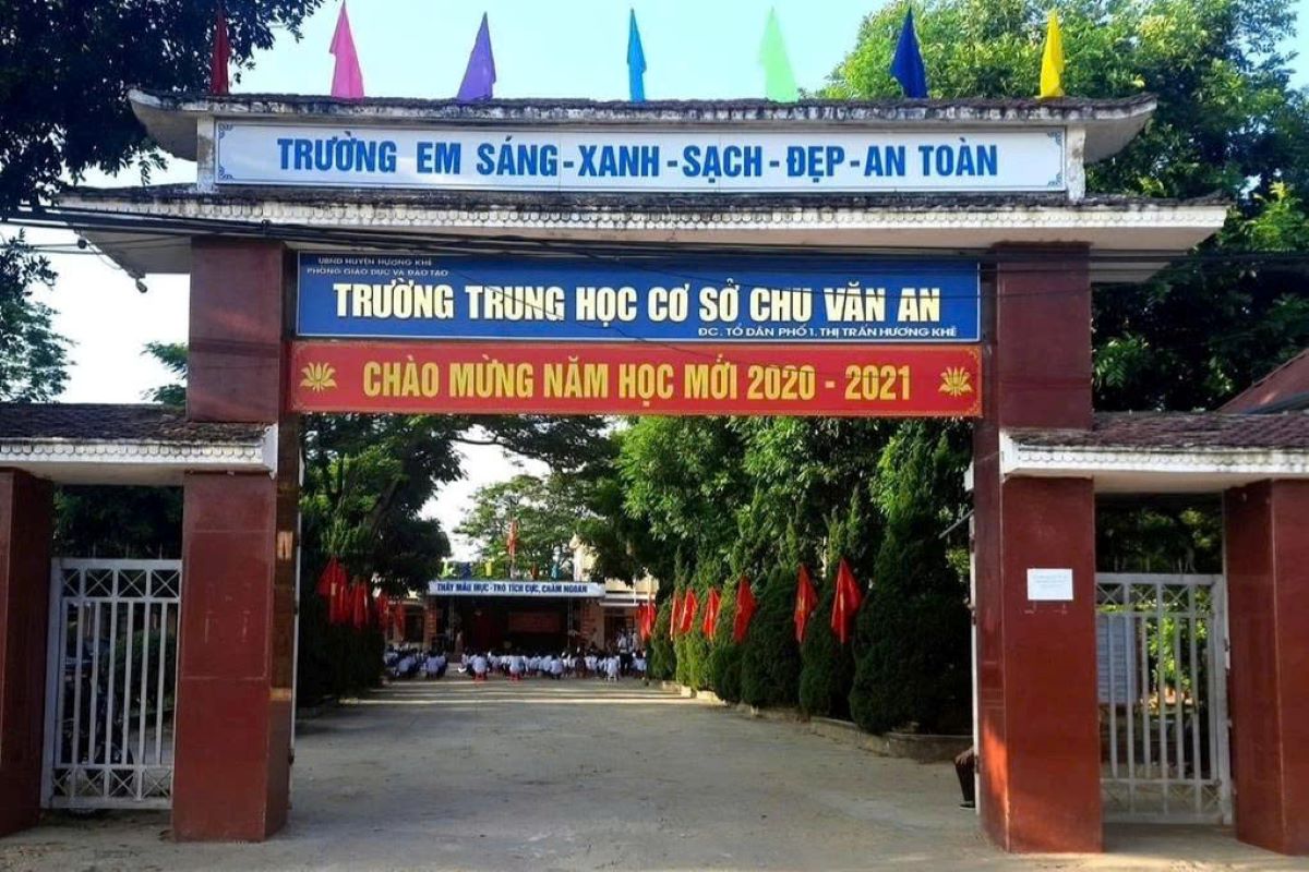 Sốc với lời khai của thầy gi&aacute;o bị tố s&agrave;m sỡ nữ sinh, khẳng định chỉ v&ocirc; t&igrave;nh va chạm?