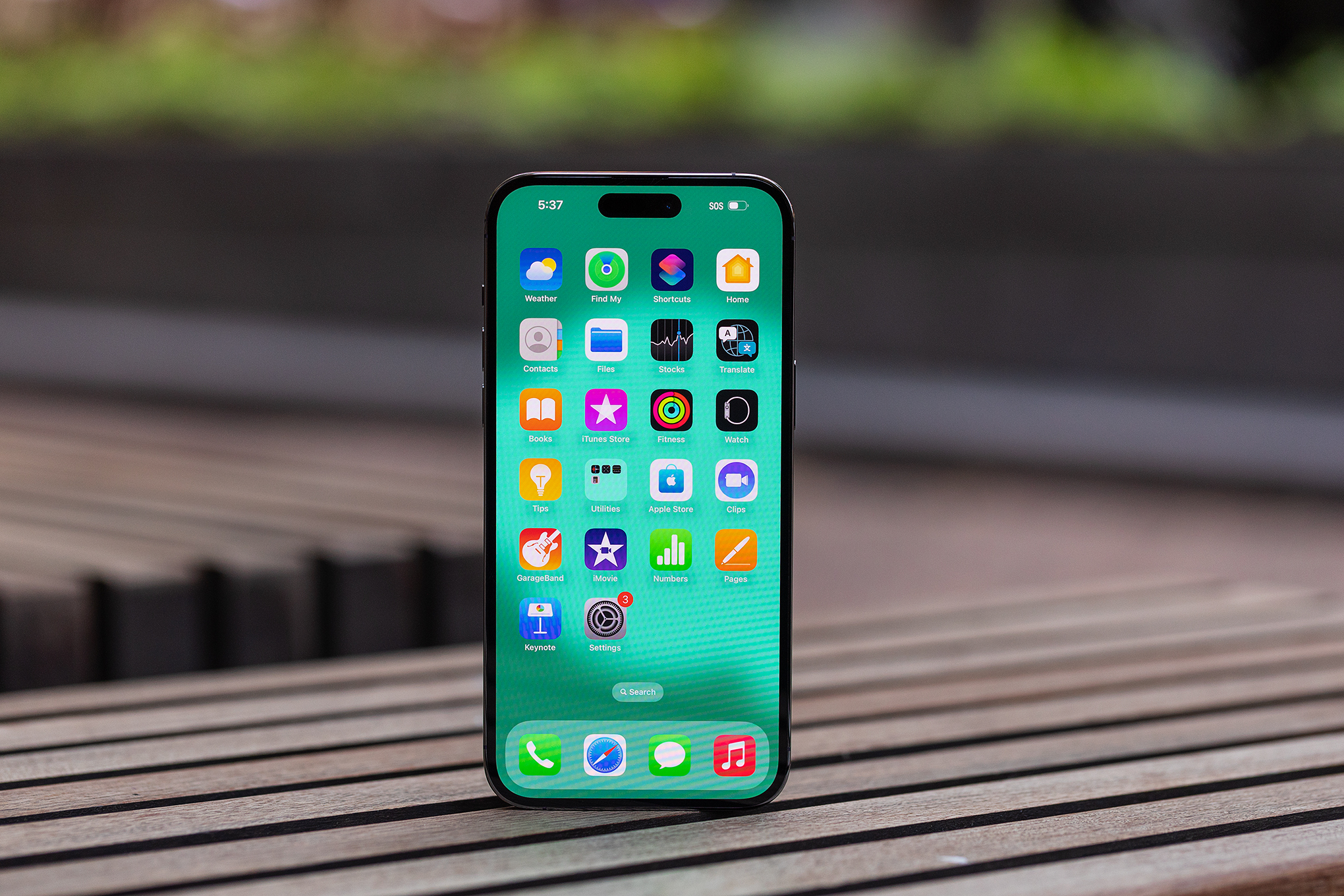 iPhone 14 Pro xả kho dịp nghỉ lễ cực rẻ, camera chẳng k&eacute;m iPhone 17 Pro nhiều, đ&egrave; bẹp cả iPhone 17