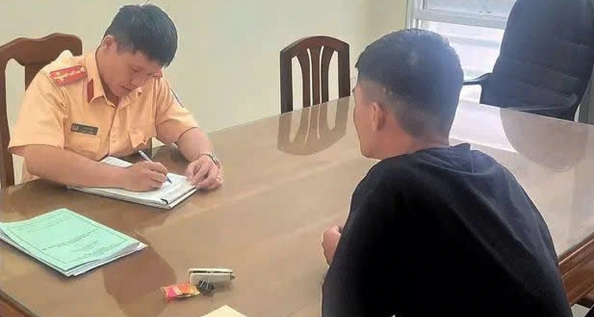 Clip xe biển xanh vi phạm giao th&ocirc;ng: Danh t&iacute;nh người cầm l&aacute;i, kết quả xử l&yacute; khiến nhiều người bất ngờ