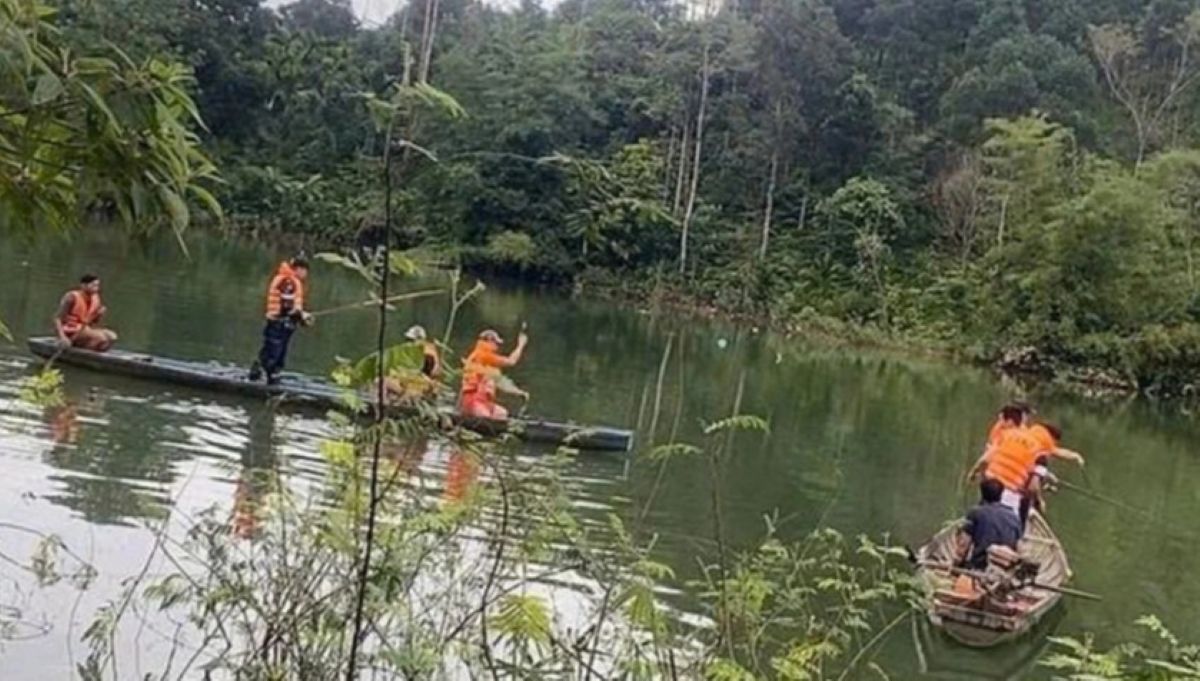 Lật ghe chở 7 người đang đi l&agrave;m rẫy ở Đ&agrave; Nẵng khiến 1 nạn nh&acirc;n tử vong: H&eacute; lộ gi&acirc;y ph&uacute;t sinh tử