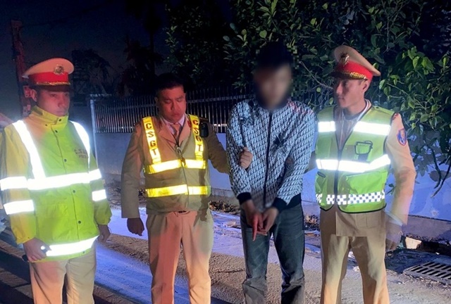 Danh t&iacute;nh l&aacute;i xe &ocirc; t&ocirc; &lsquo;manh động&rsquo; &eacute;p xe cảnh s&aacute;t, vứt t&uacute;i ni l&ocirc;ng để bỏ trốn, h&eacute; lộ kết quả test ma t&uacute;y