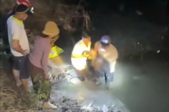 Hiện trường &aacute;n mạng g&acirc;y chấn động Đắk Lắk: Người đ&agrave;n &ocirc;ng nghi bị tấn c&ocirc;ng bằng đ&aacute; rồi d&igrave;m xuống ao tử vong
