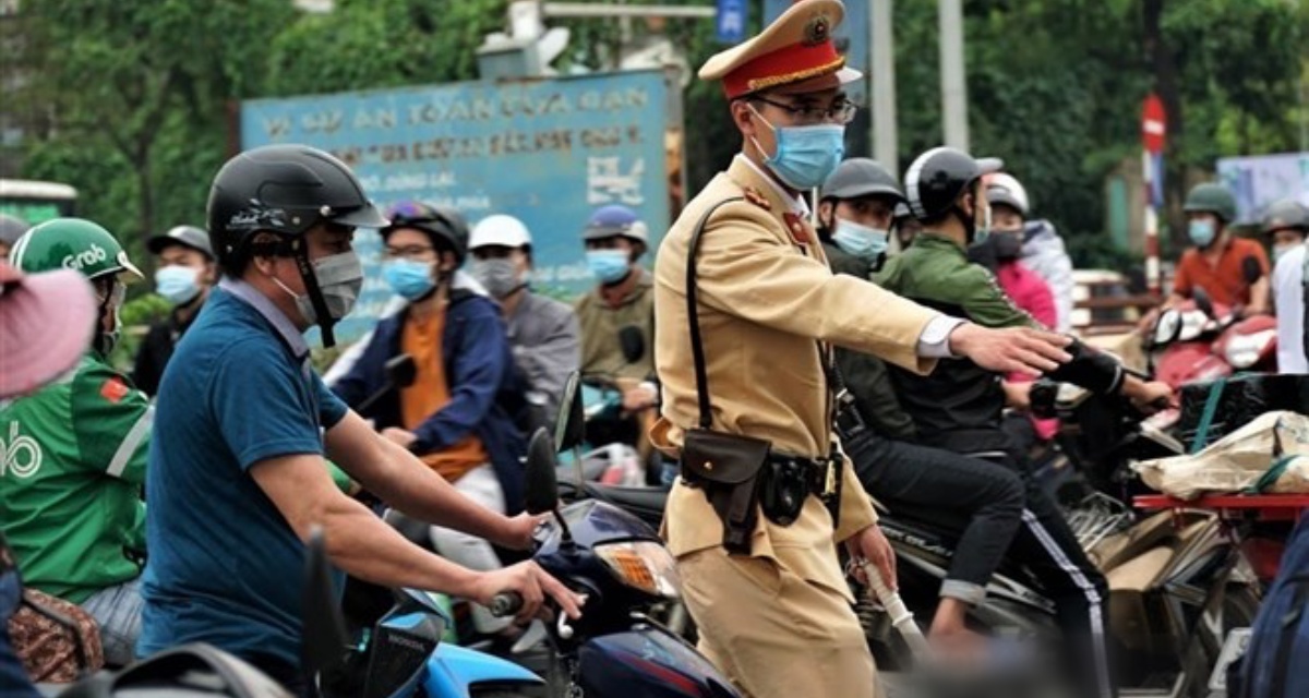 Vi phạm giao th&ocirc;ng kh&ocirc;ng chấp h&agrave;nh xử phạt: Quy định mới ảnh hưởng thẳng đến tiền lương từ 1.1.2026 