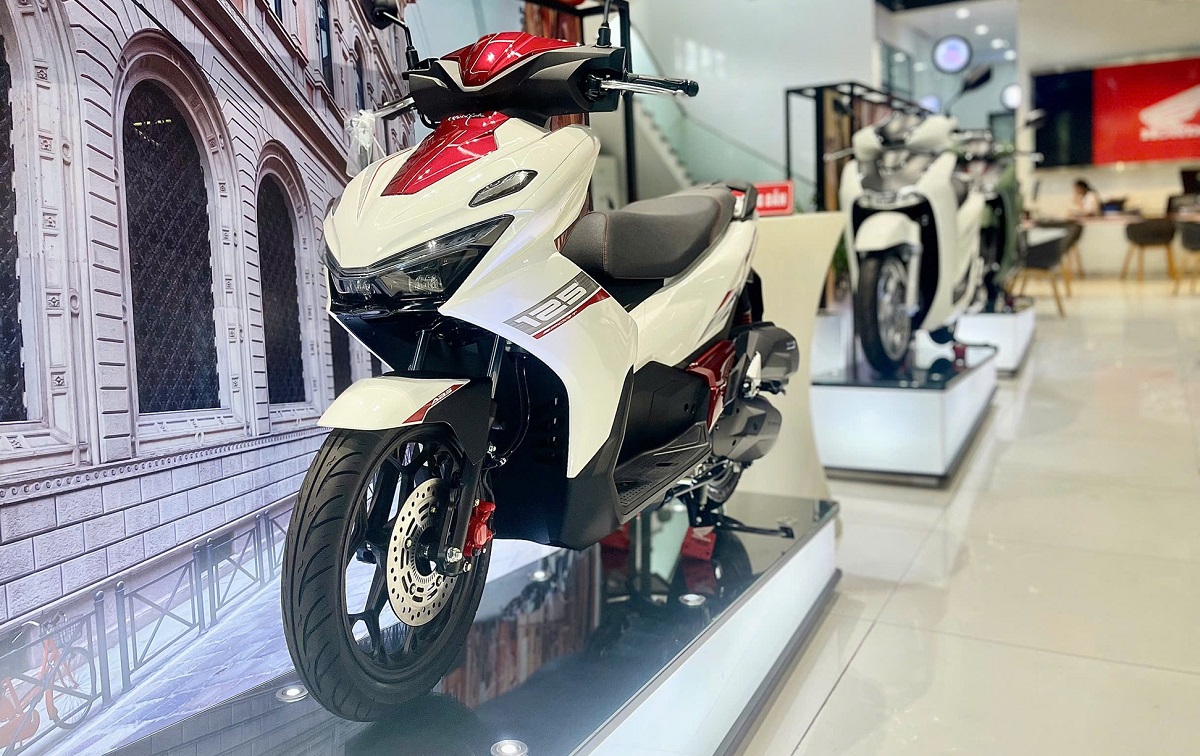 Bảng gi&aacute; xe Honda Air Blade 2026 th&aacute;ng 1/2026 rẻ như \'rau\': Kh&aacute;ch Việt săn đ&oacute;n hơn cả Yamaha NVX 155