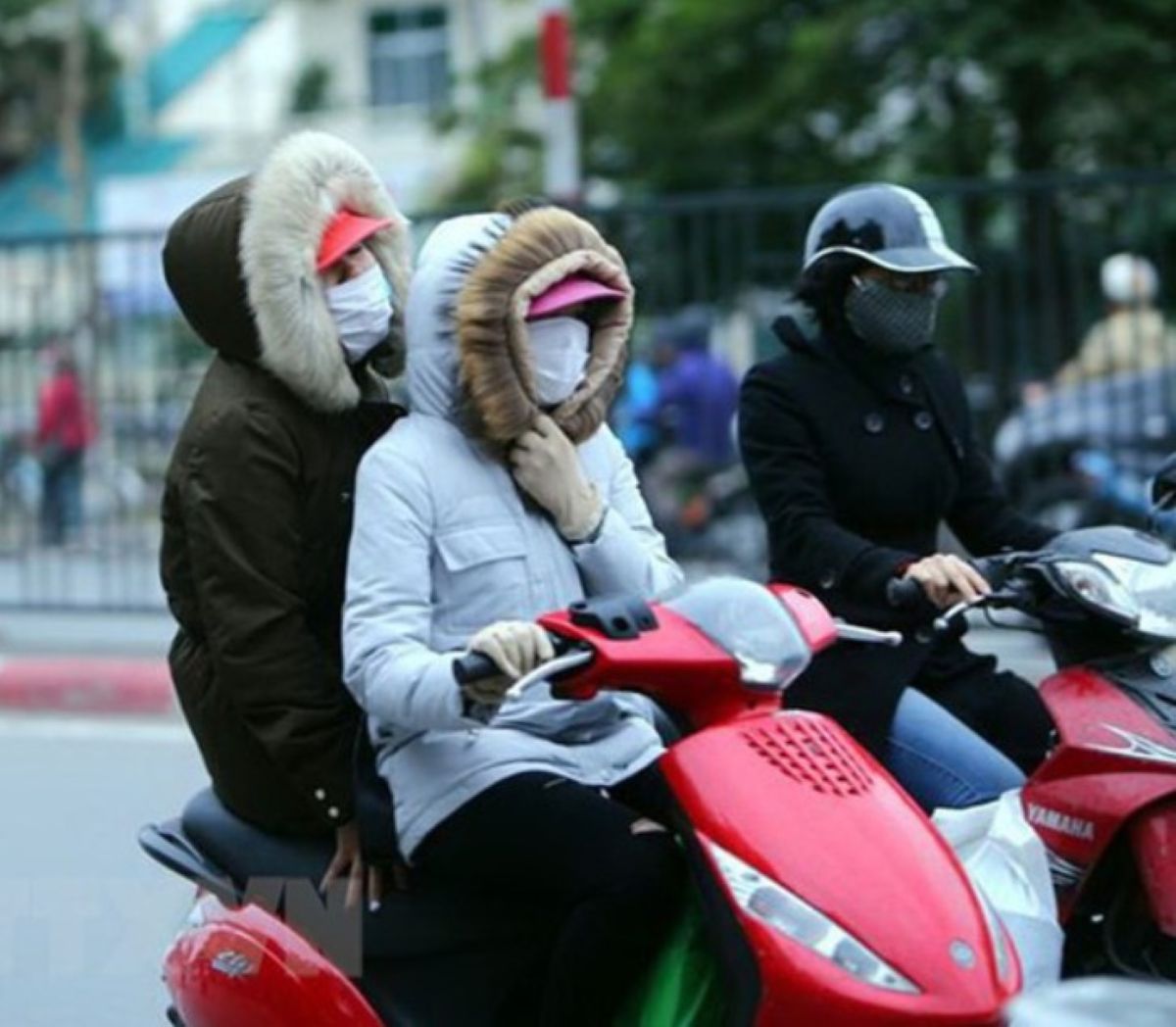 Thời tiết miền Bắc ng&agrave;y 6/1 r&eacute;t đậm r&eacute;t hại chỉ c&ograve;n 6 độ C, khu vực H&agrave; Nội ch&igrave;m trong lạnh s&acirc;u