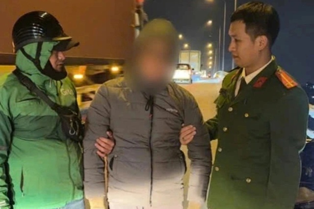 Hải Ph&ograve;ng: Người đ&agrave;n &ocirc;ng 32 tuổi c&oacute; &yacute; định l&agrave;m chuyện dại d&ocirc;t tr&ecirc;n cầu, c&oacute; dấu hiệu lạ về t&acirc;m l&yacute;