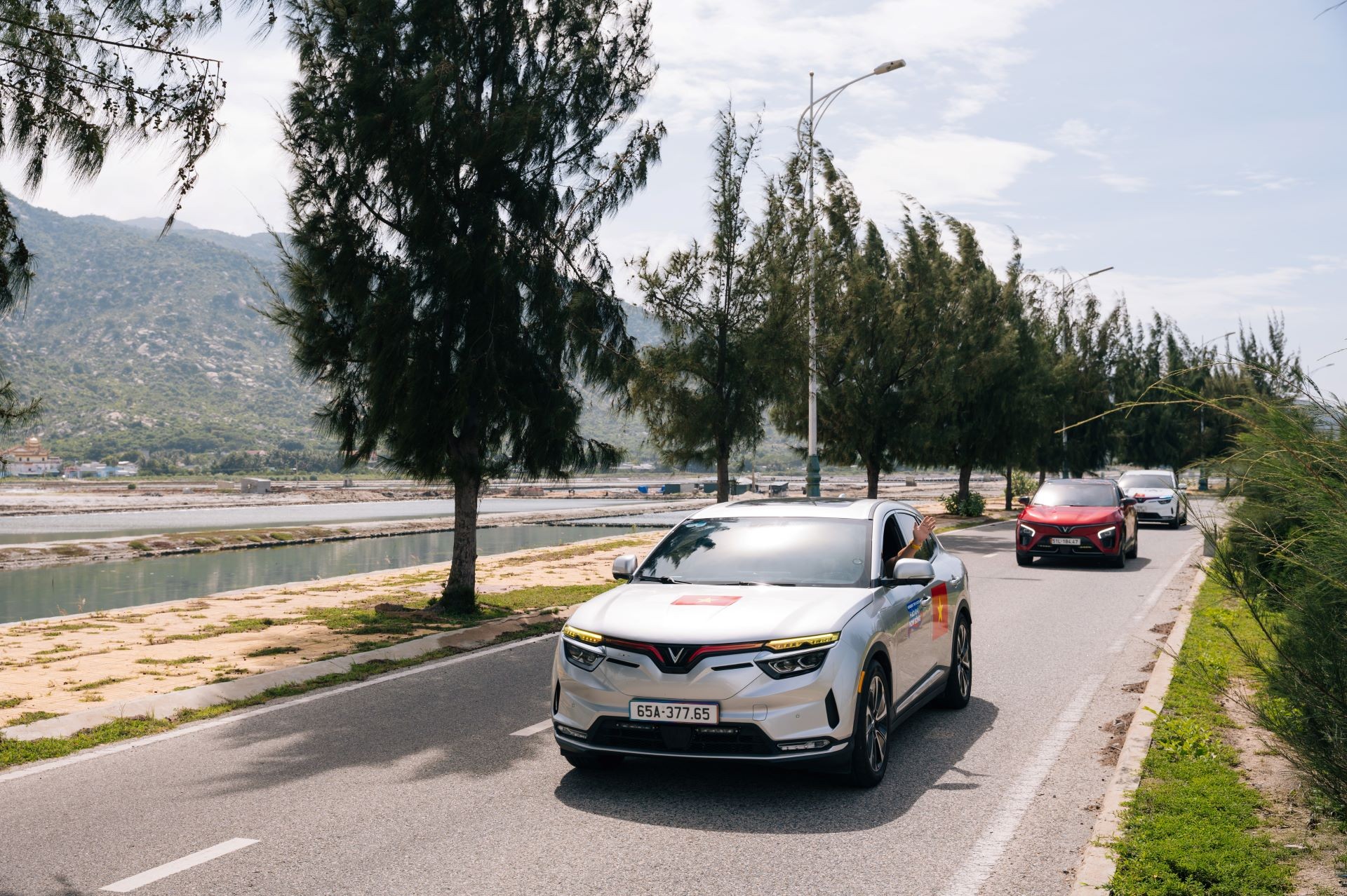 Lăn b&aacute;nh chỉ gần 900 triệu đồng, VinFast VF 8 l&agrave; mẫu xe &lsquo;đ&aacute;ng đồng tiền b&aacute;t gạo&rsquo; dịp Tết n&agrave;y ảnh 1