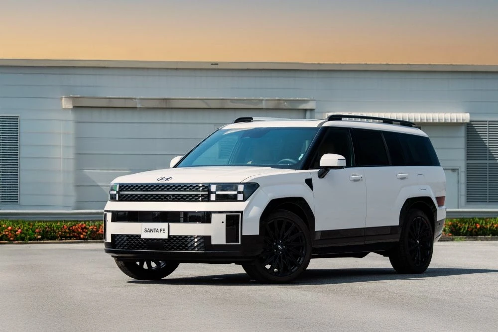 1hyundai-santa-fe-2026-ra-mat-nang-cap-manh-an-toan-cong-nghe-day-dac-gia-chua-den-740-trieu-dong-1767882154.webp