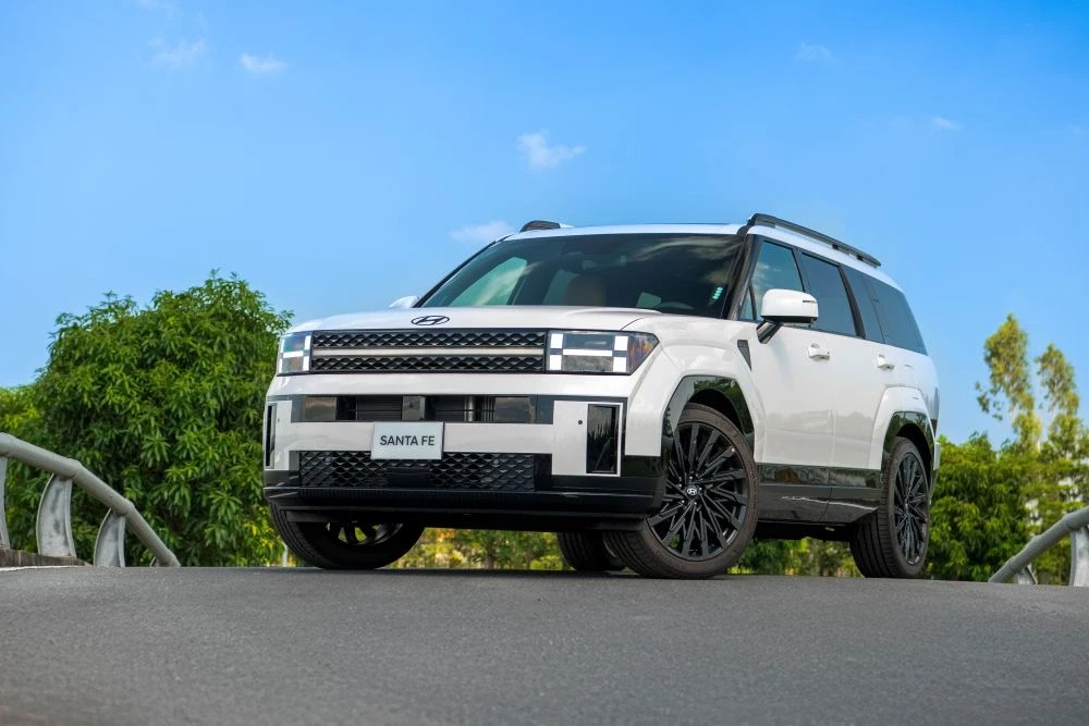 3hyundai-santa-fe-2026-ra-mat-nang-cap-manh-an-toan-cong-nghe-day-dac-gia-chua-den-740-trieu-dong-1767882154.webp